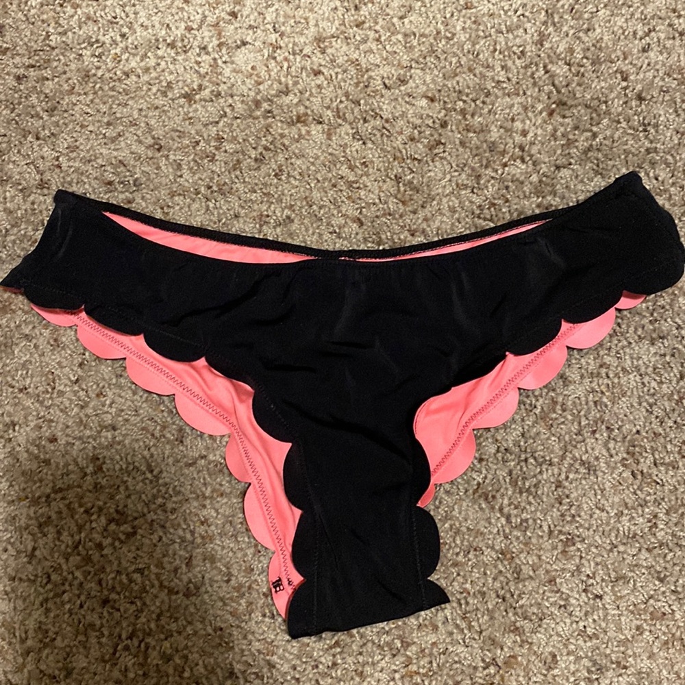 Victoria’s Secret PINK black scallop swimsuit bottoms M